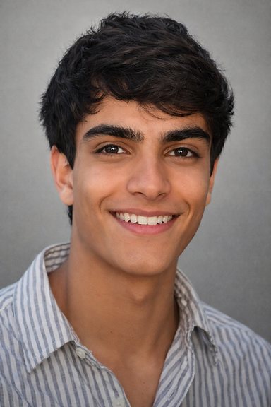 Retrato nítido de jovem sorridente