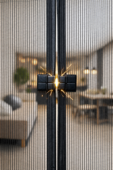 Magnetic mosquito net door